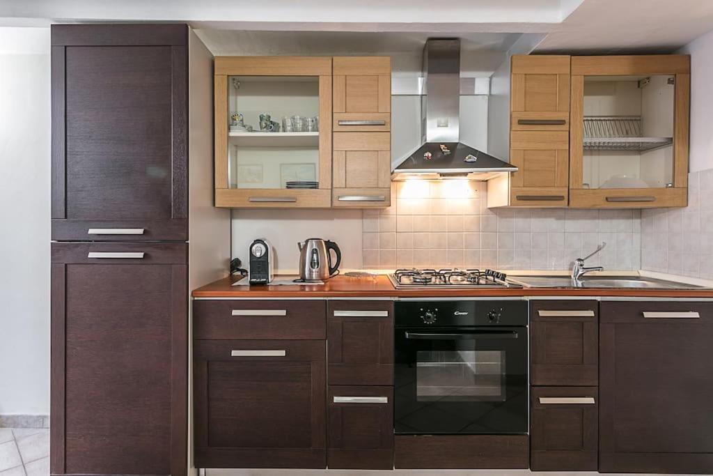 Central Apartment- Near The Cathedral Appartamento Olbia