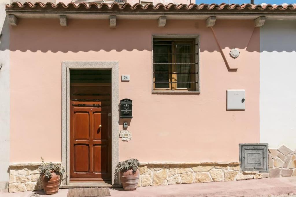 Central Apartment- Near The Cathedral Olbia